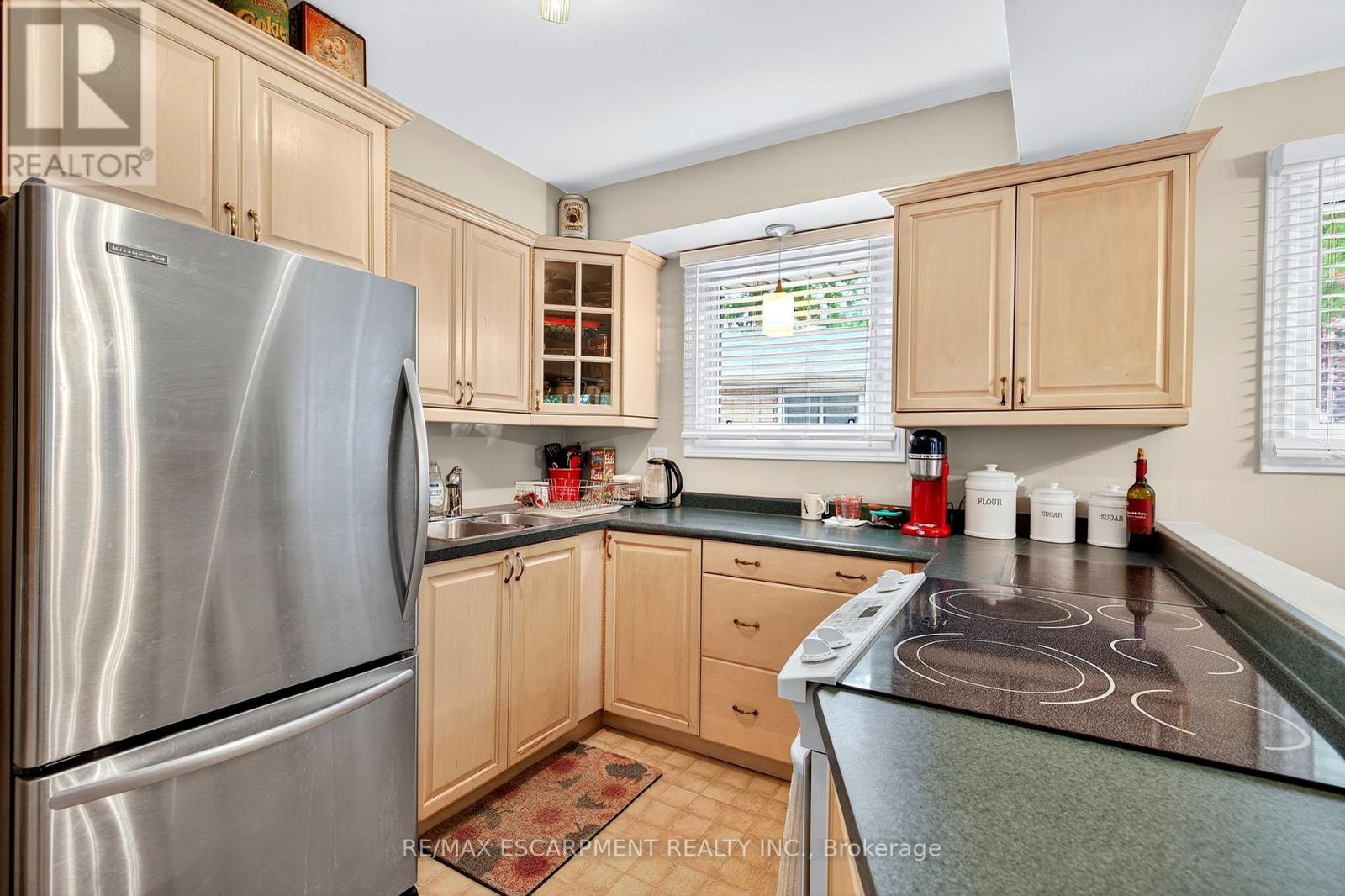 Photo 8 of 593 Braemore Road, Burlington ON