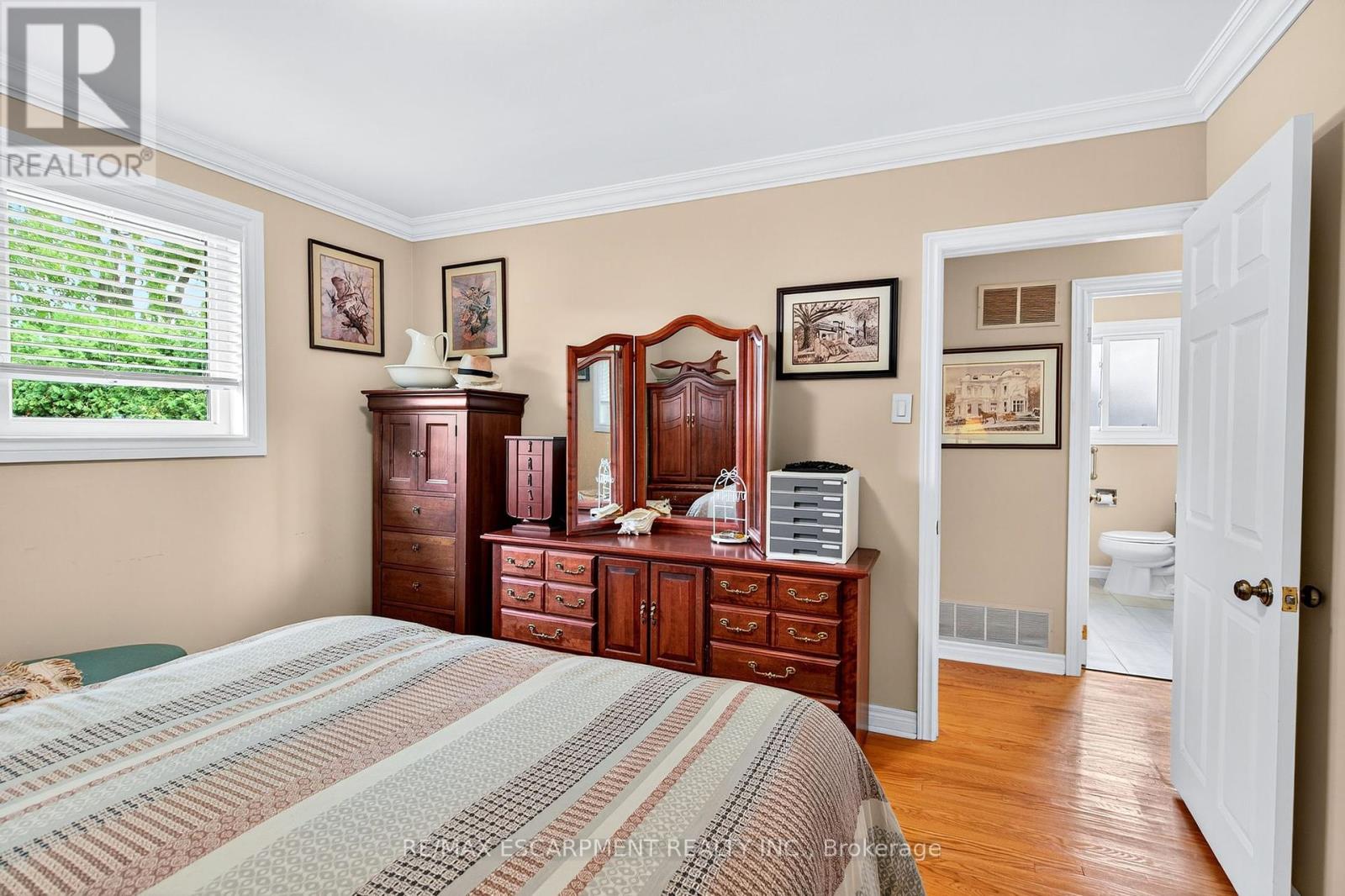 Photo 17 of 593 Braemore Road, Burlington ON