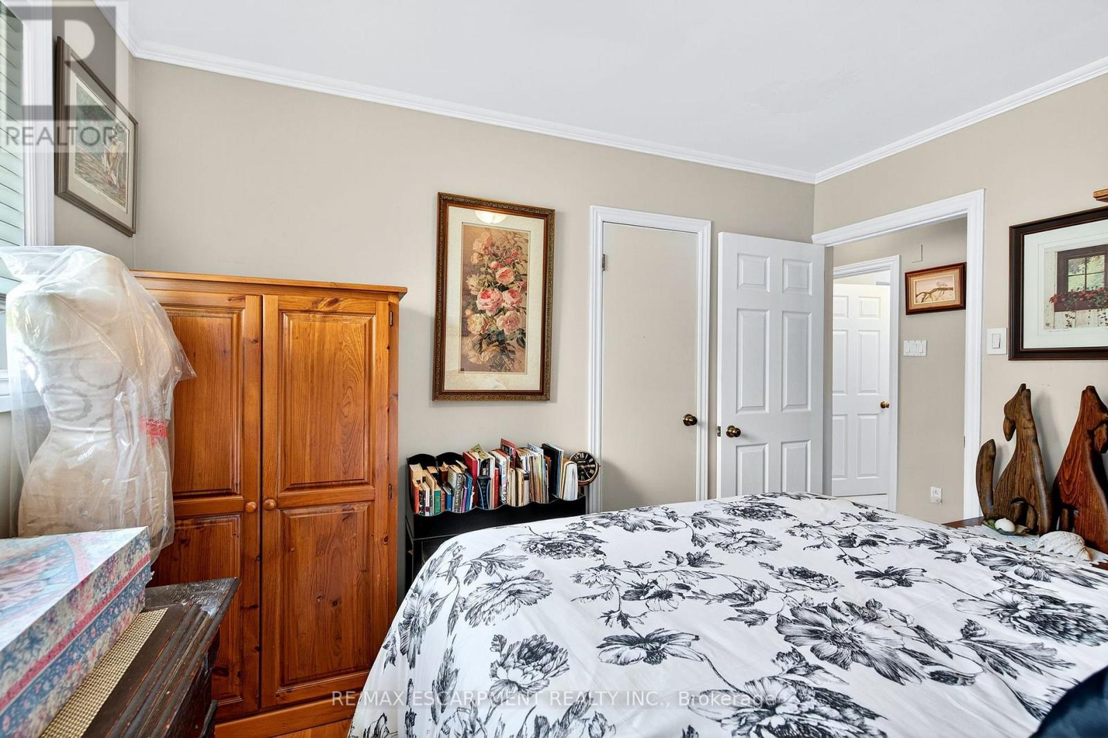 Photo 39 of 593 Braemore Road, Burlington ON