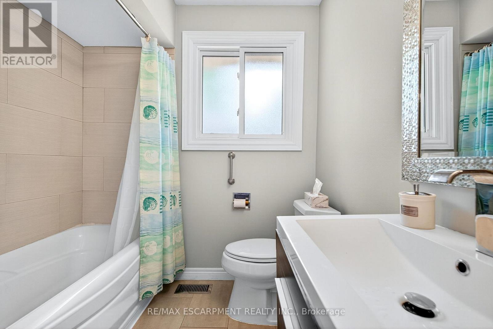 Photo 9 of 593 Braemore Road, Burlington ON