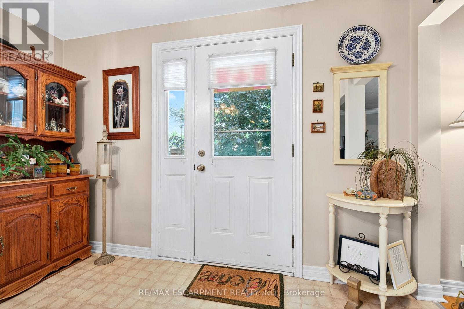 Photo 13 of 593 Braemore Road, Burlington ON