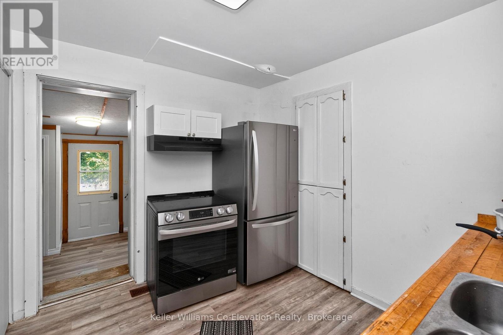 Photo 9 of 224 4th Street, Midland ON