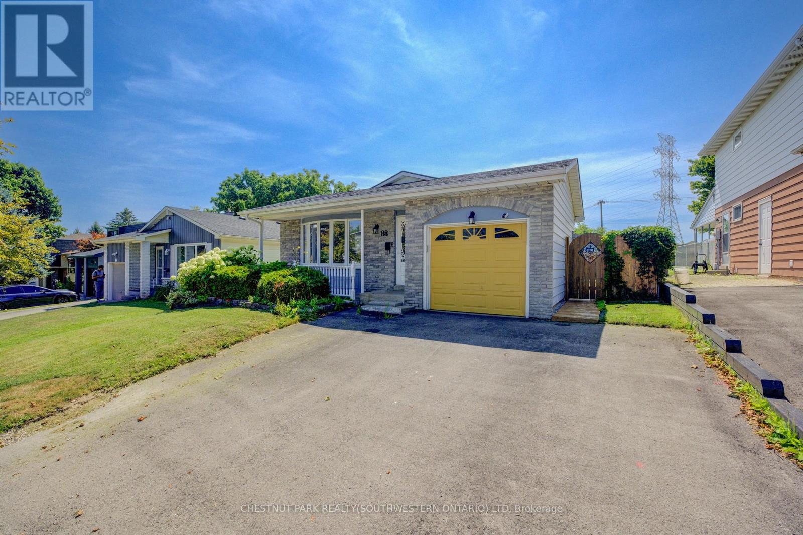Photo 2 of B 88 Glen Lake Crescent, Kitchener ON
