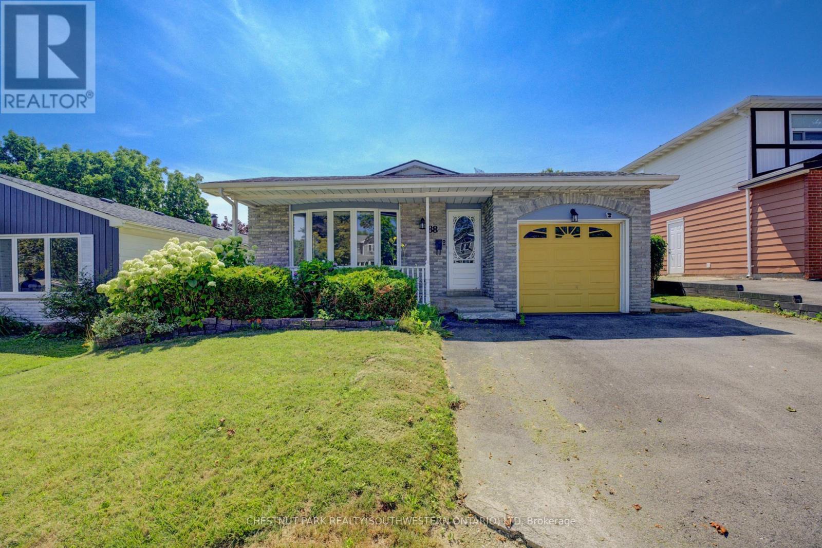 Photo 3 of B 88 Glen Lake Crescent, Kitchener ON