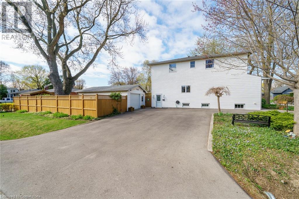 Photo 8 of 2352 Brinell Avenue, Burlington ON