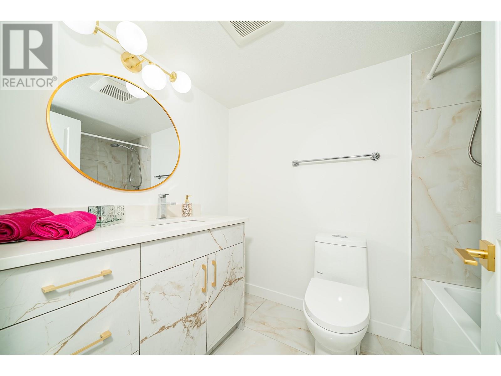 Photo 6 of 211 7117 Antrim Avenue, Burnaby BC