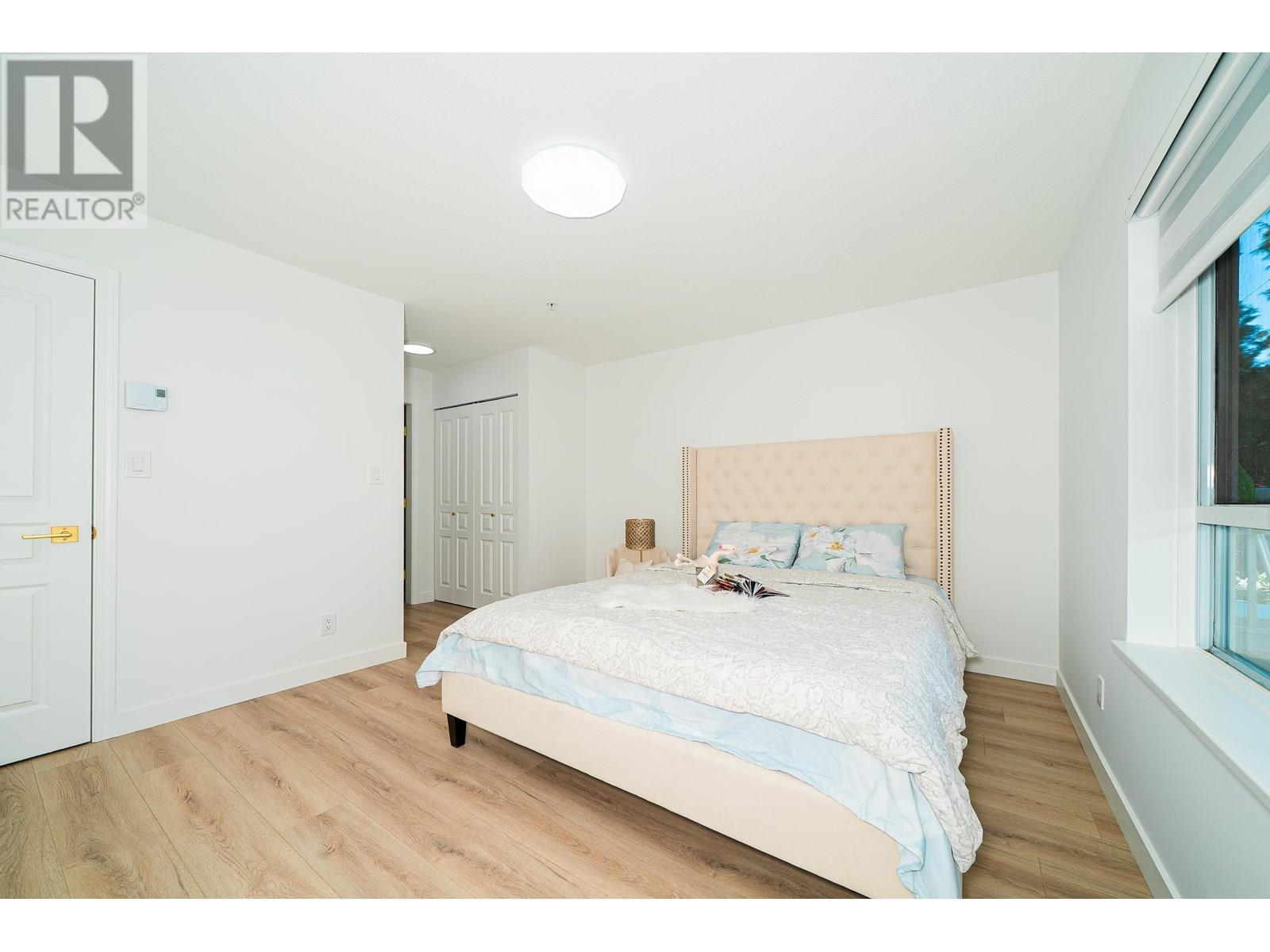 Photo 4 of 211 7117 Antrim Avenue, Burnaby BC