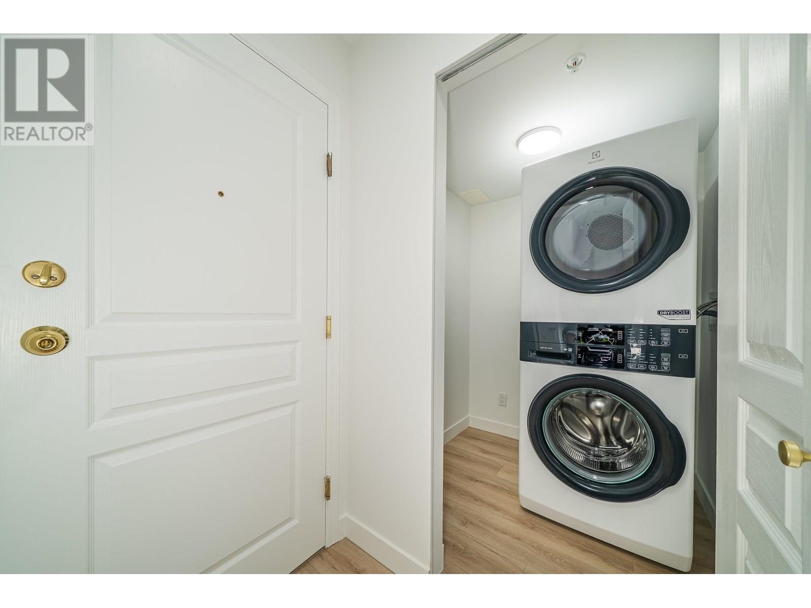 Photo 18 of 211 7117 Antrim Avenue, Burnaby BC