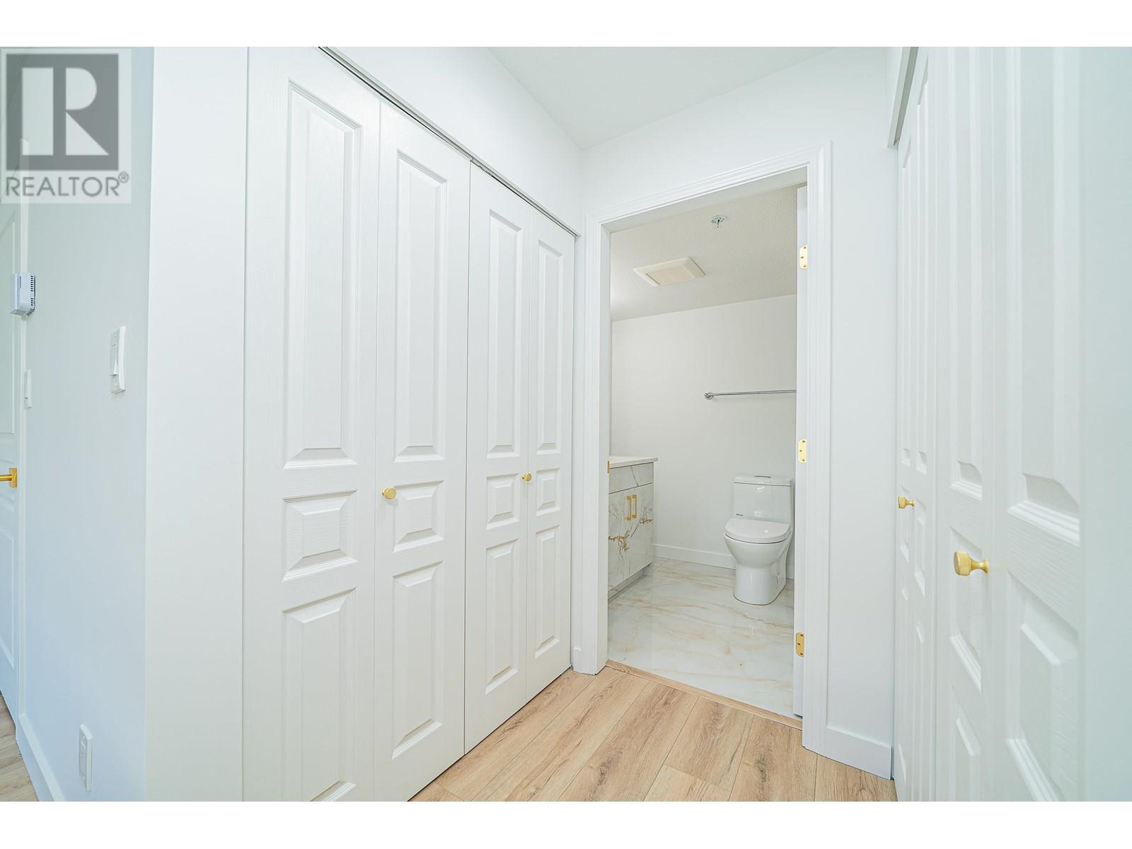 Photo 5 of 211 7117 Antrim Avenue, Burnaby BC
