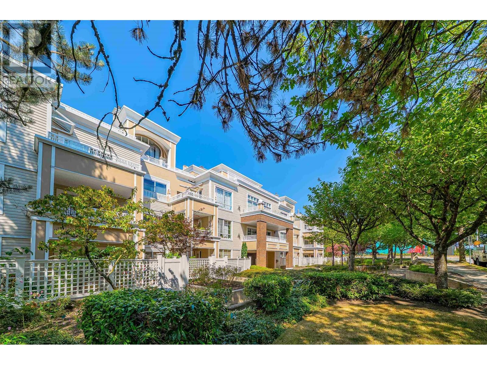 Photo 1 of 211 7117 Antrim Avenue, Burnaby BC
