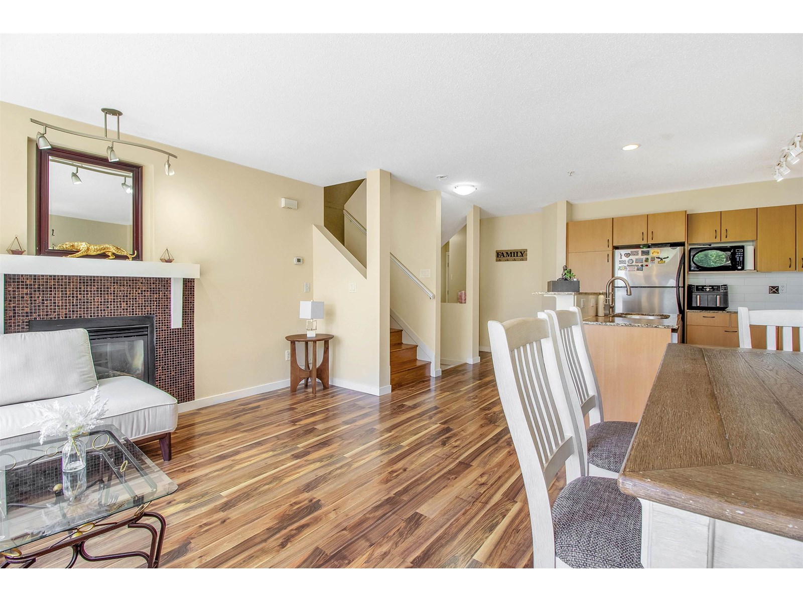 Photo 4 of 53 20350 68 Avenue, Langley BC