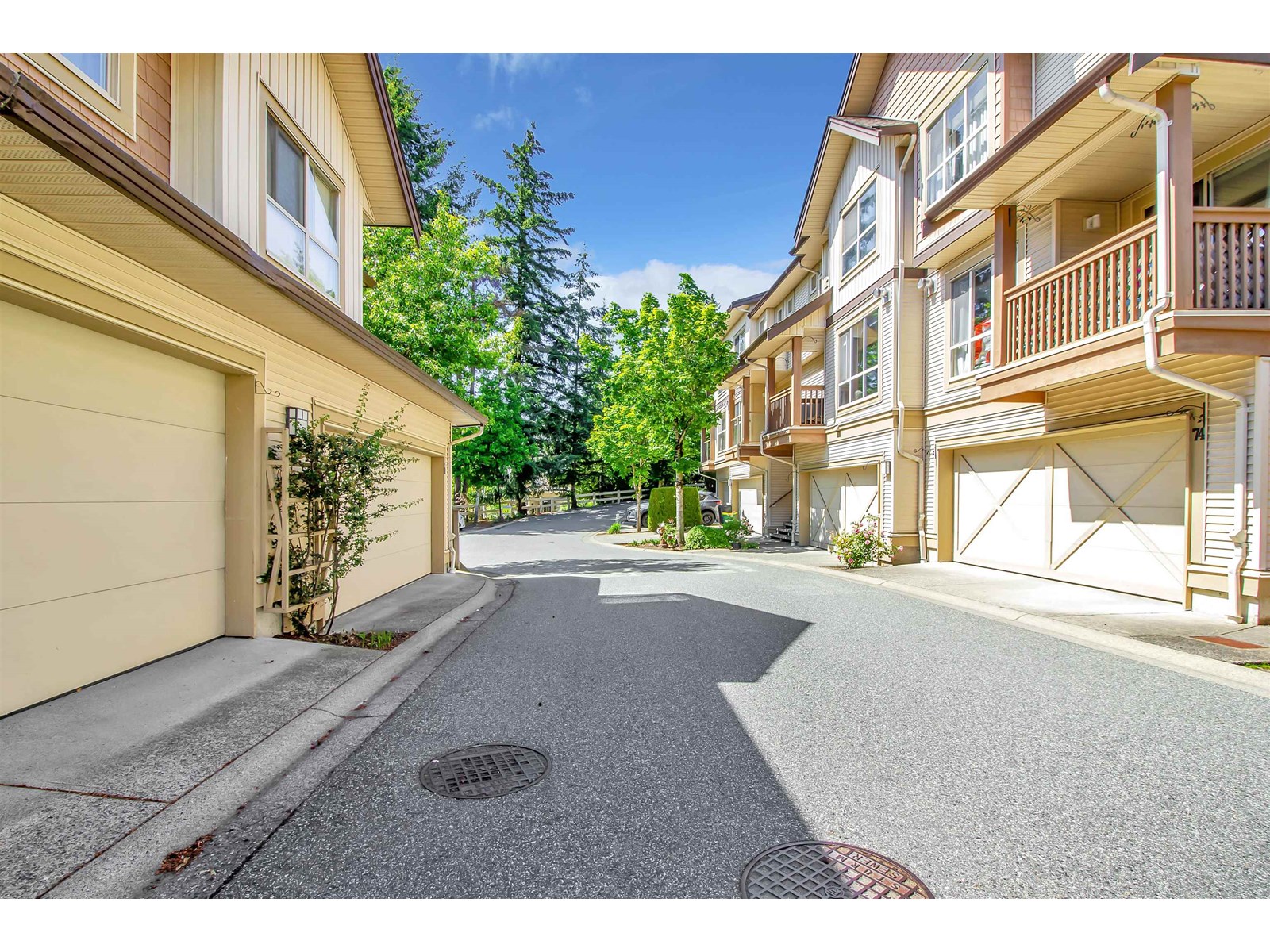 Photo 23 of 53 20350 68 Avenue, Langley BC
