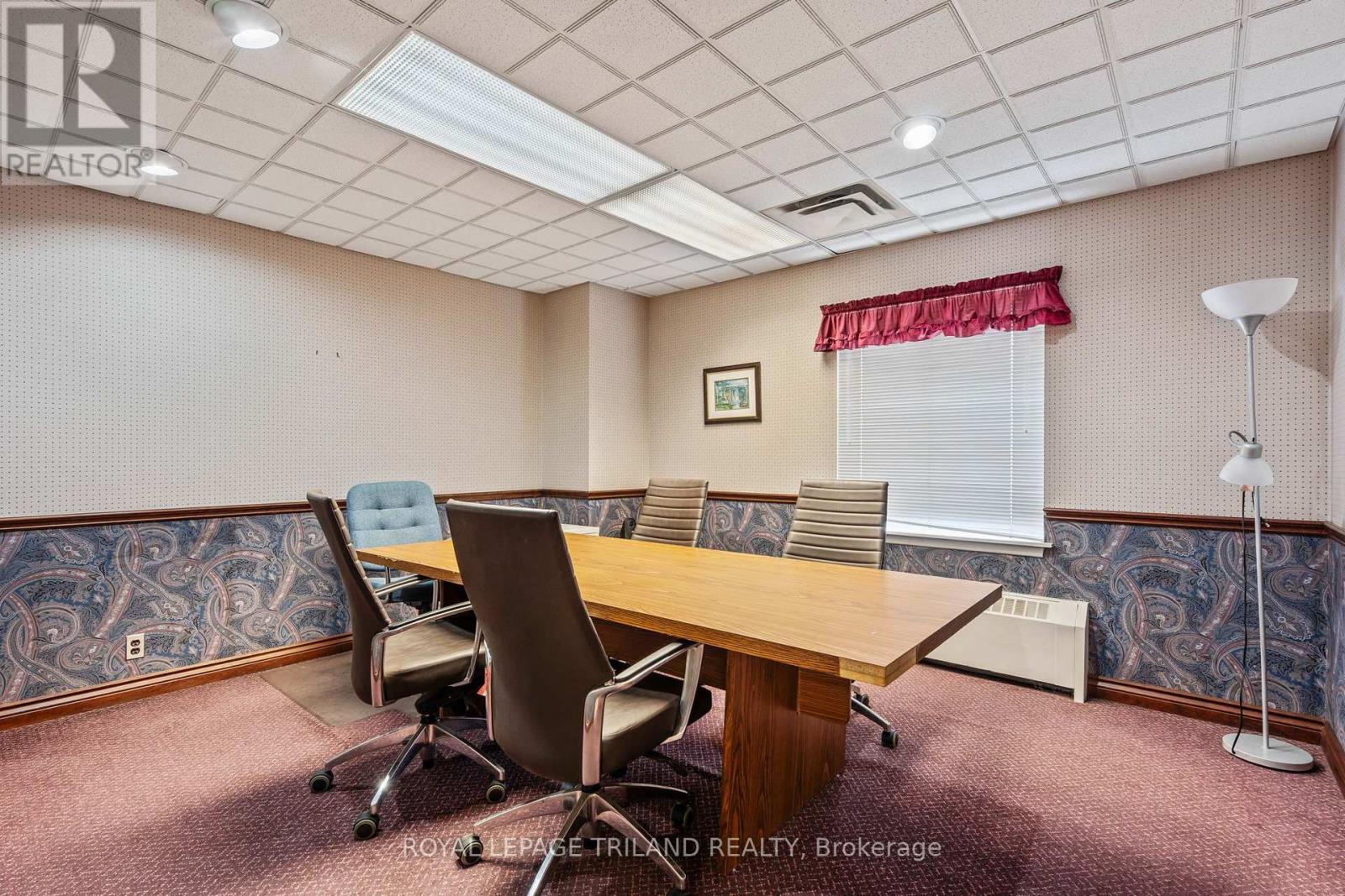 108 CENTRE STREET W Property Photo