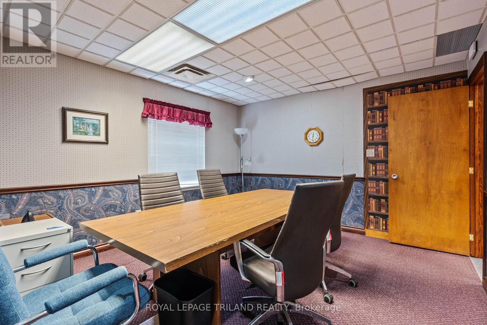 108 CENTRE STREET W Property Photo