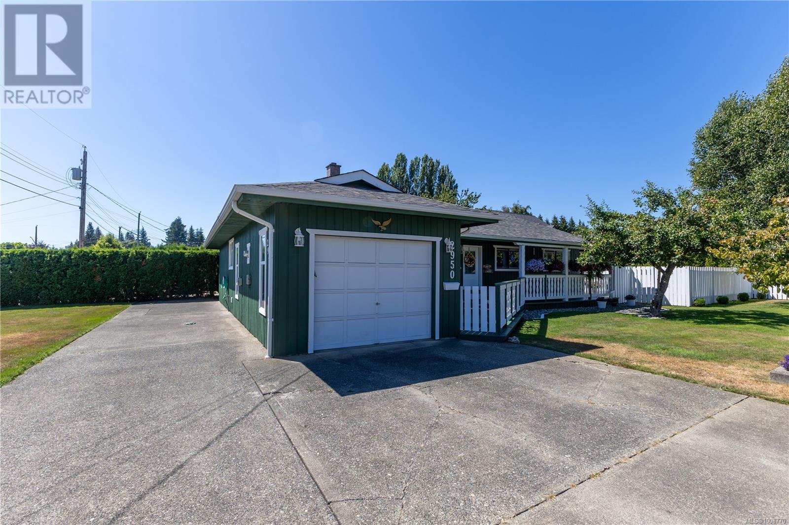 Photo 2 of 2950 Country Close, Campbell River BC