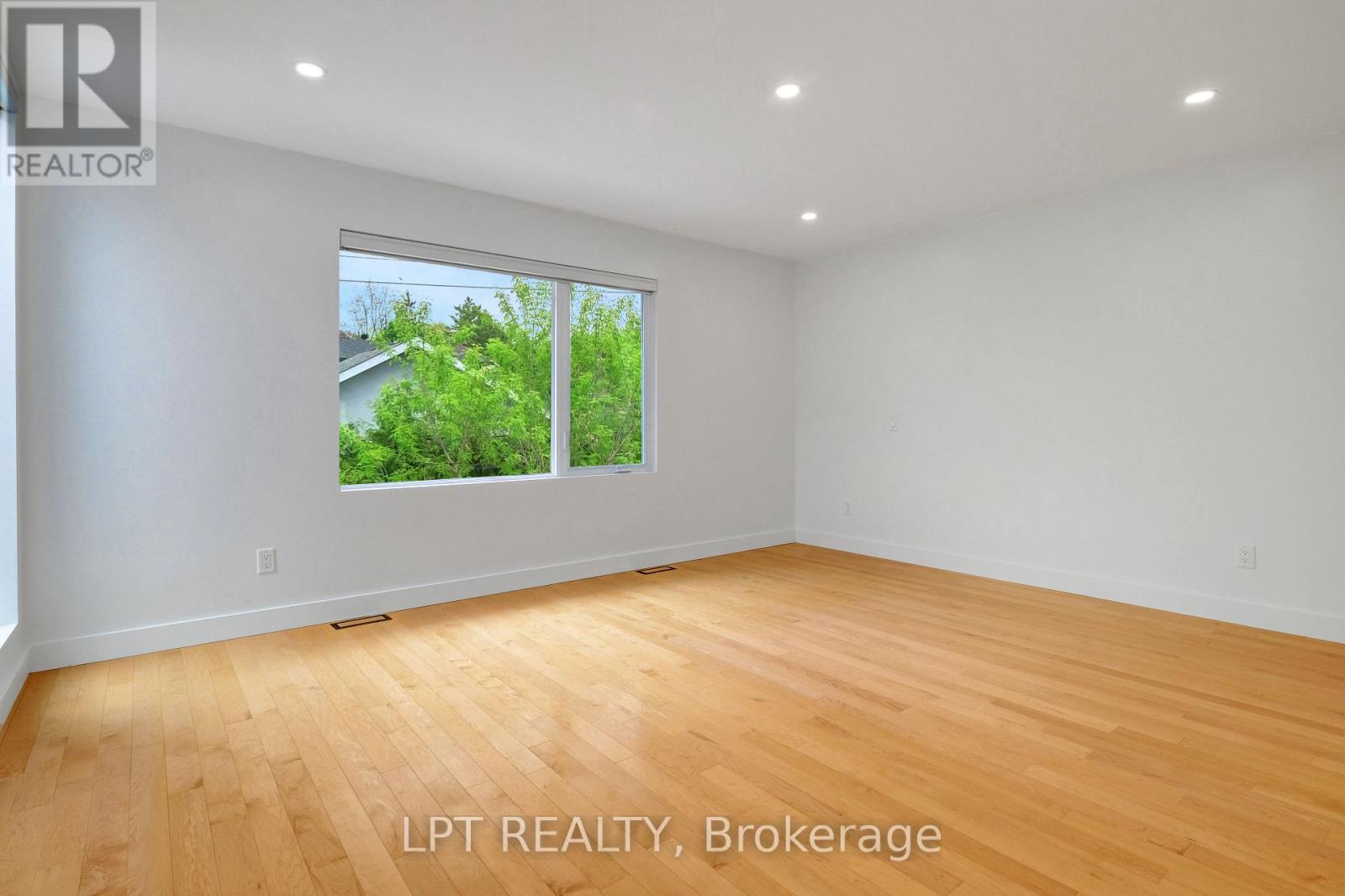 Photo 34 of 298 Crestview Road, Ottawa ON
