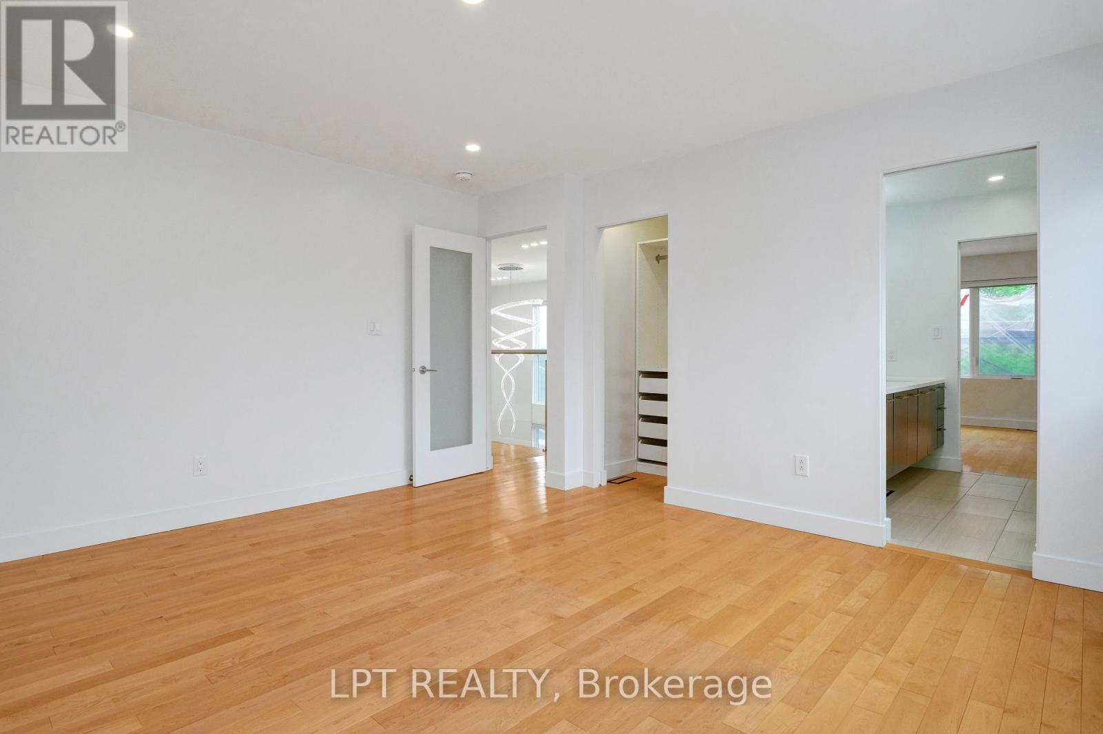 Photo 4 of 298 Crestview Road, Ottawa ON