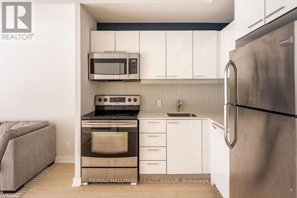 Photo 6 of 209 354 Gladstone Avenue, Ottawa ON