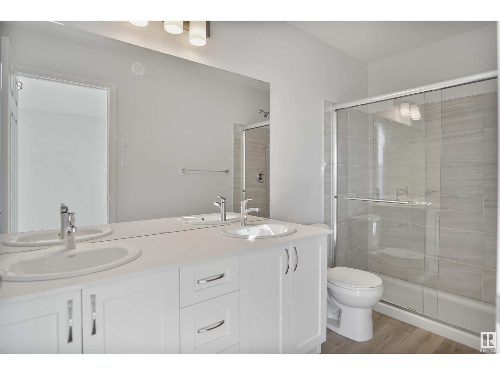 Photo 19 of 2120 210 St Nw, Edmonton AB
