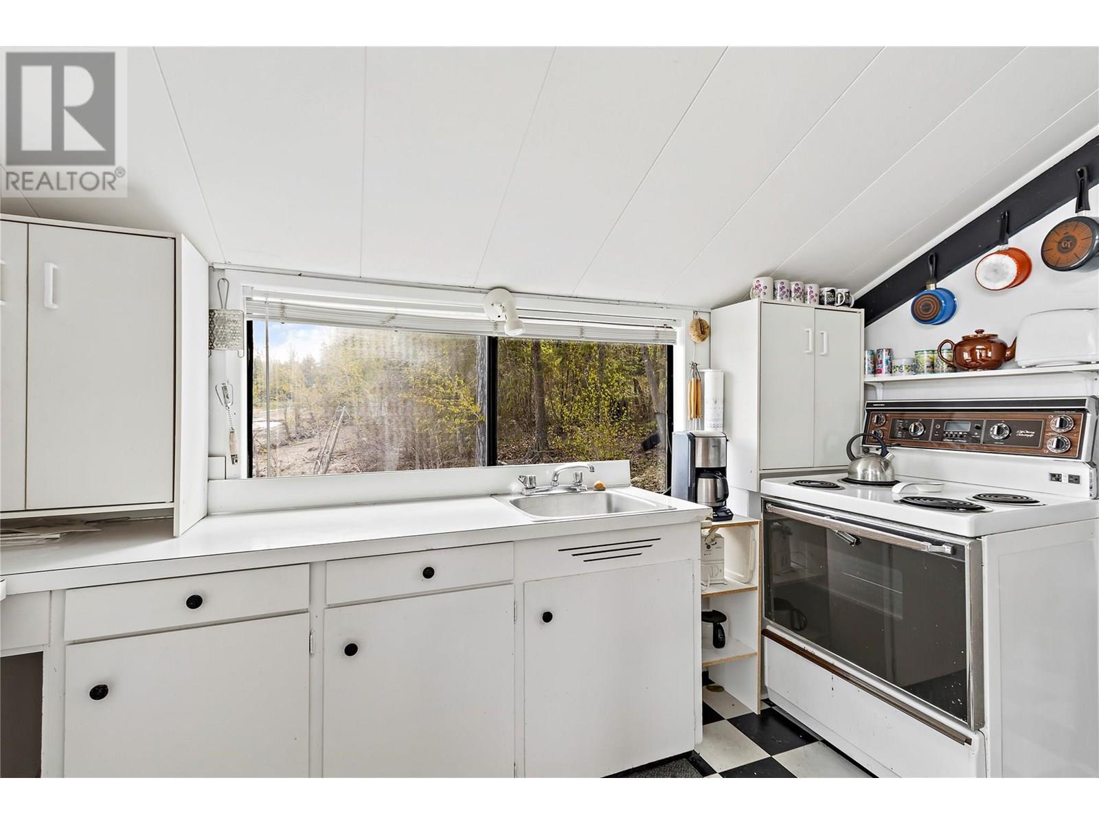 1665 Blind Bay Road, Blind Bay