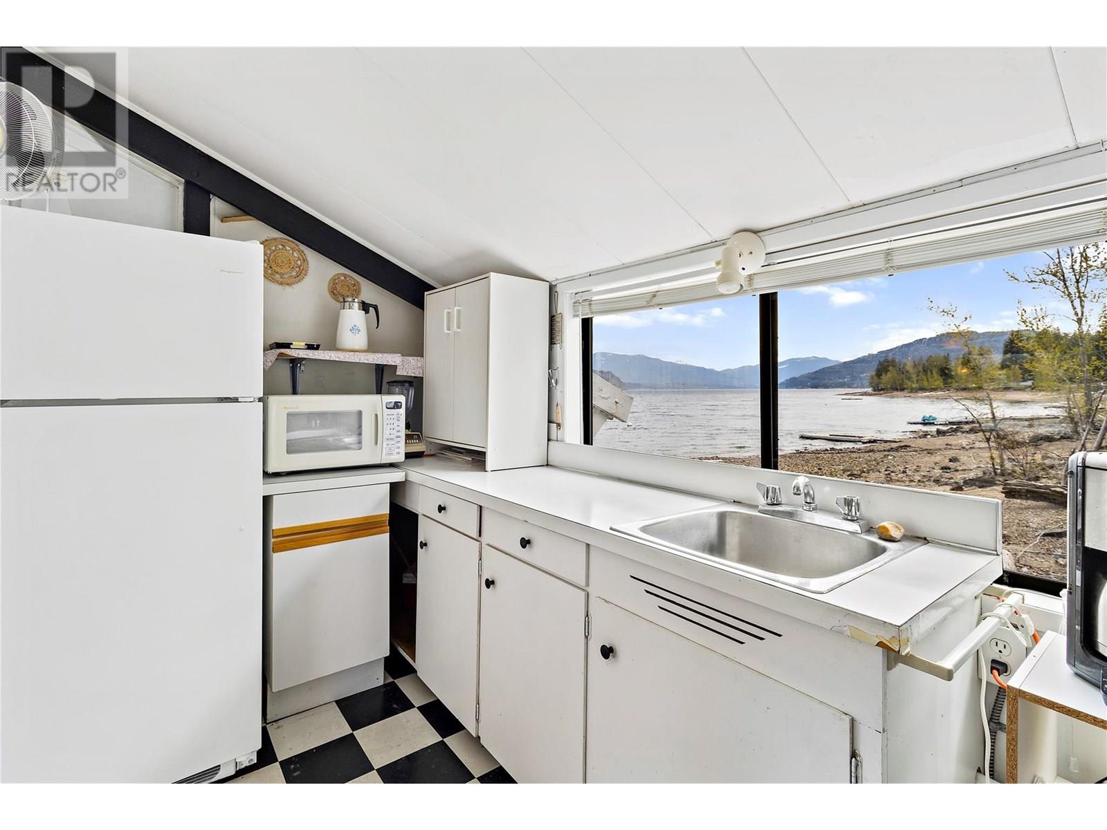 1665 Blind Bay Road, Blind Bay