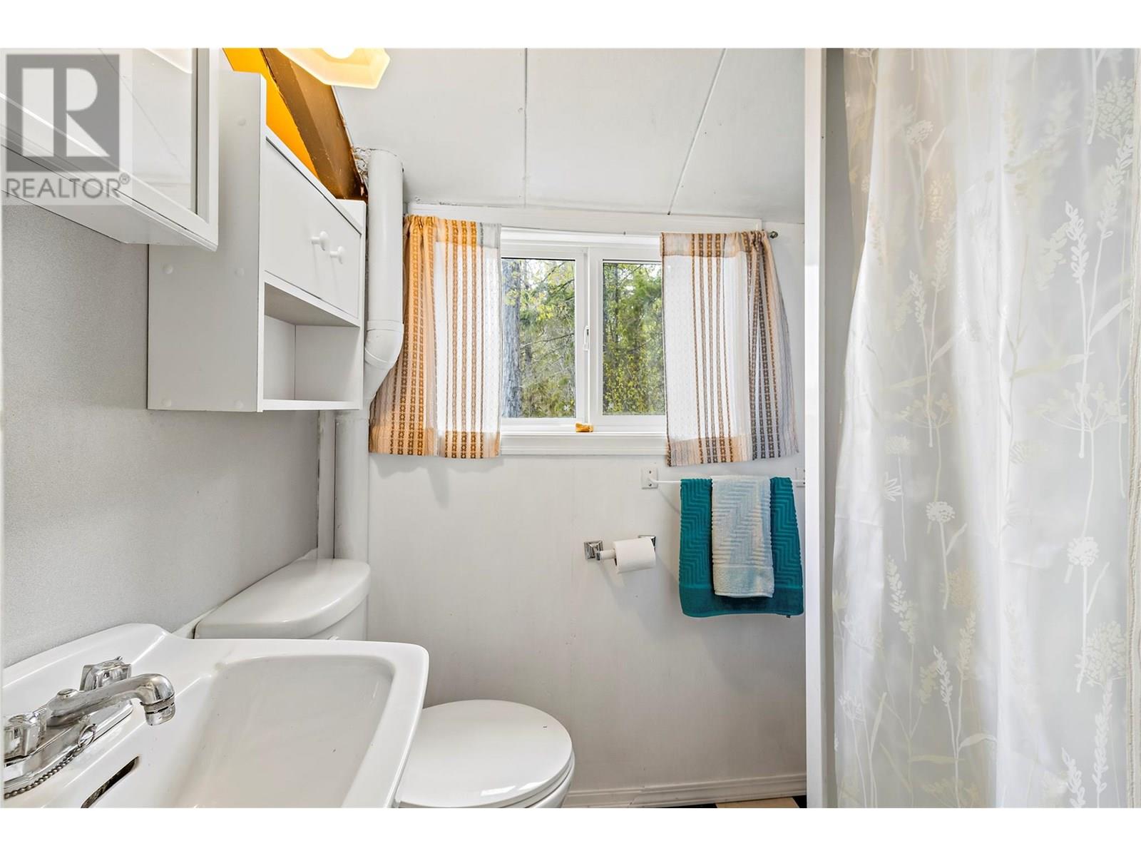 1665 Blind Bay Road, Blind Bay