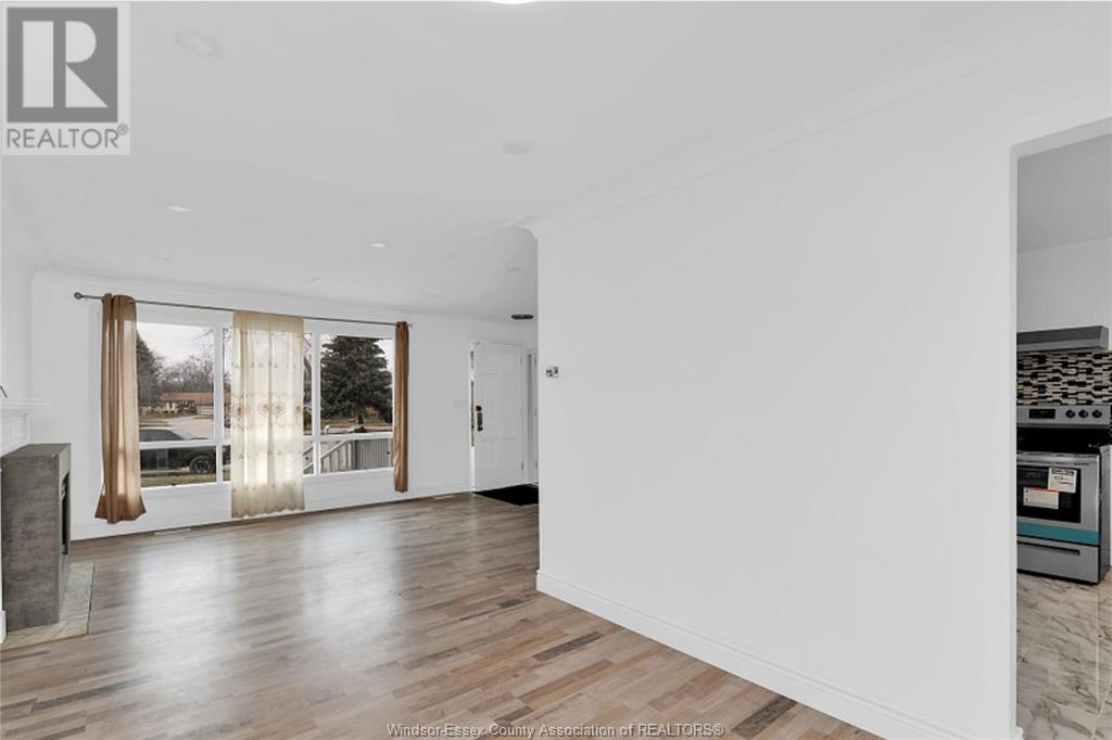 Photo 2 of 1547 Cherrylawn Crescent, Windsor ON