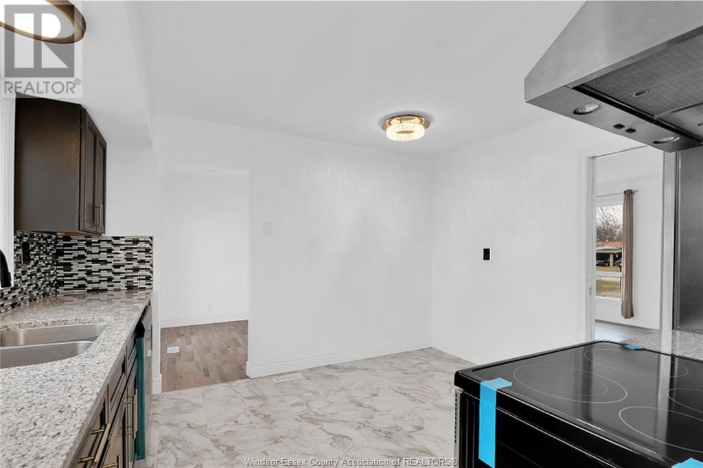 Photo 1 of 1547 Cherrylawn Crescent, Windsor ON