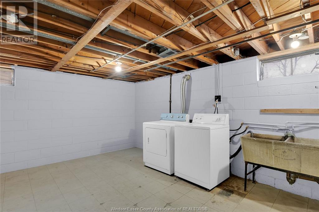 Photo 10 of 1547 Cherrylawn Crescent, Windsor ON