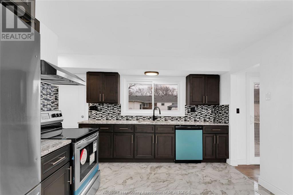 Photo 15 of 1547 Cherrylawn Crescent, Windsor ON