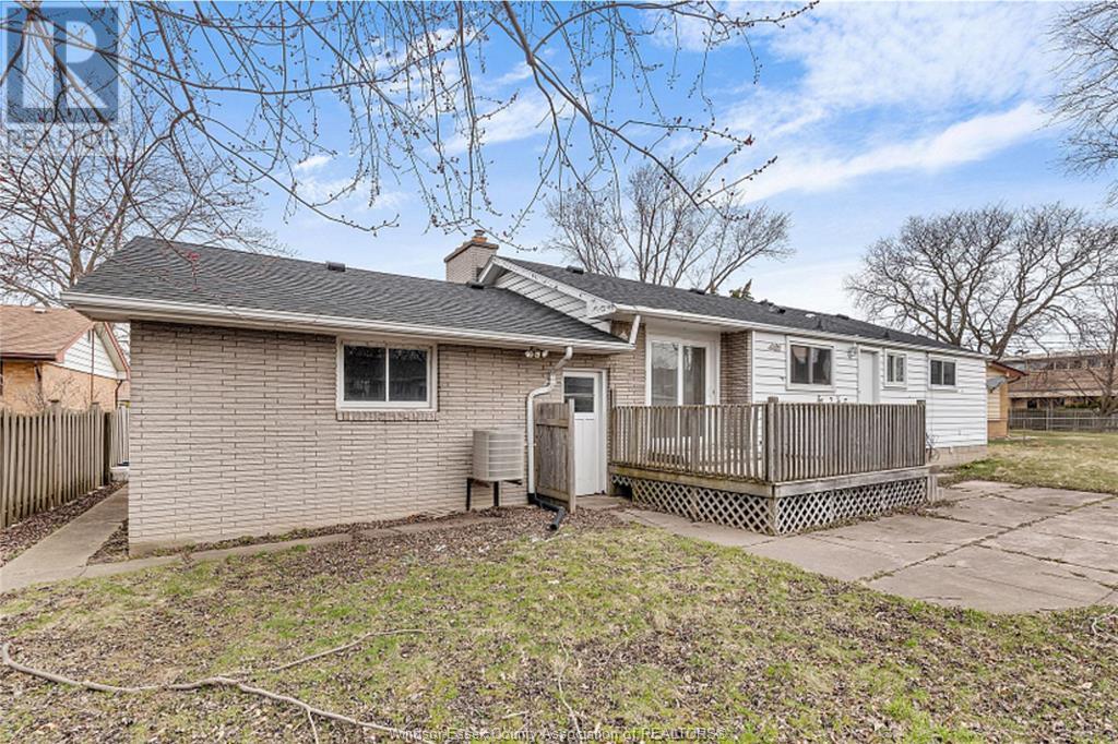 Photo 7 of 1547 Cherrylawn Crescent, Windsor ON