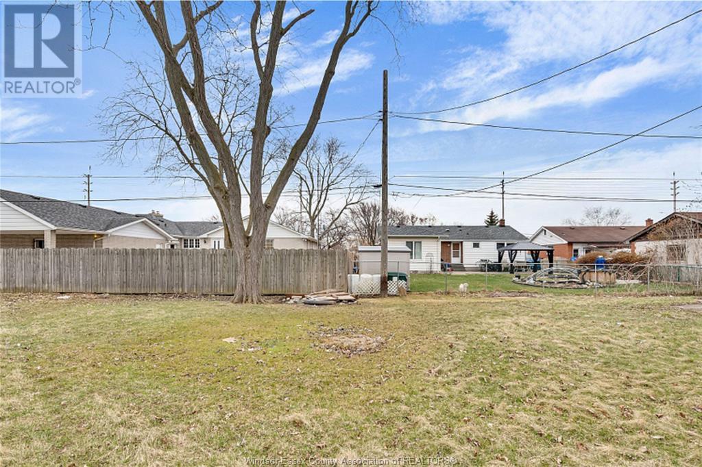 Photo 13 of 1547 Cherrylawn Crescent, Windsor ON