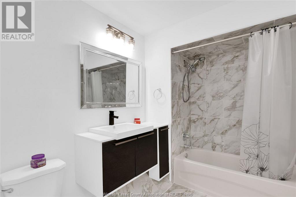 Photo 12 of 1547 Cherrylawn Crescent, Windsor ON