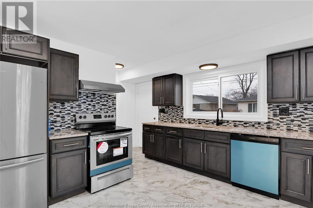 Photo 6 of 1547 Cherrylawn Crescent, Windsor ON