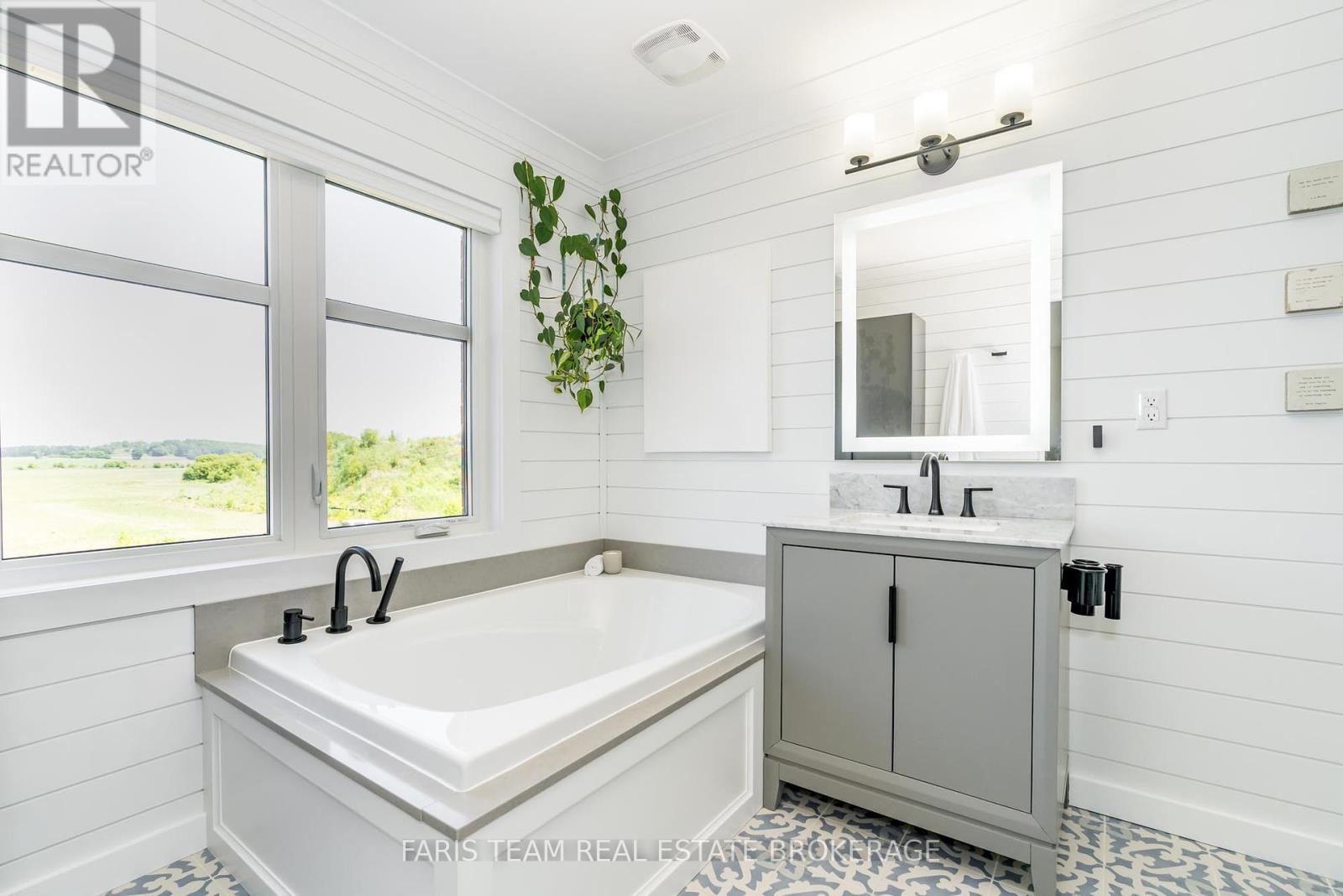 Photo 20 of 38 Nelson Street, Clearview ON