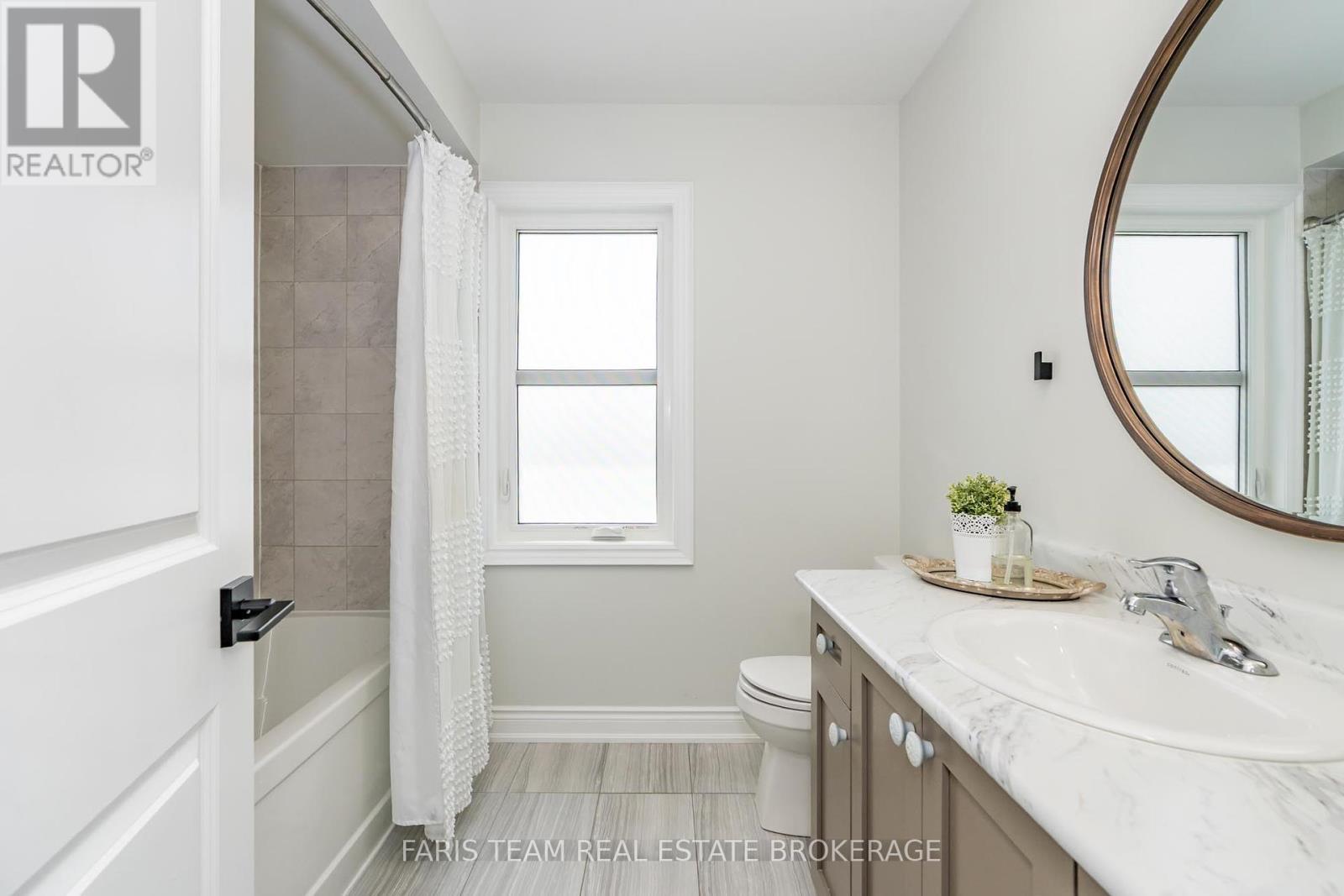Photo 25 of 38 Nelson Street, Clearview ON