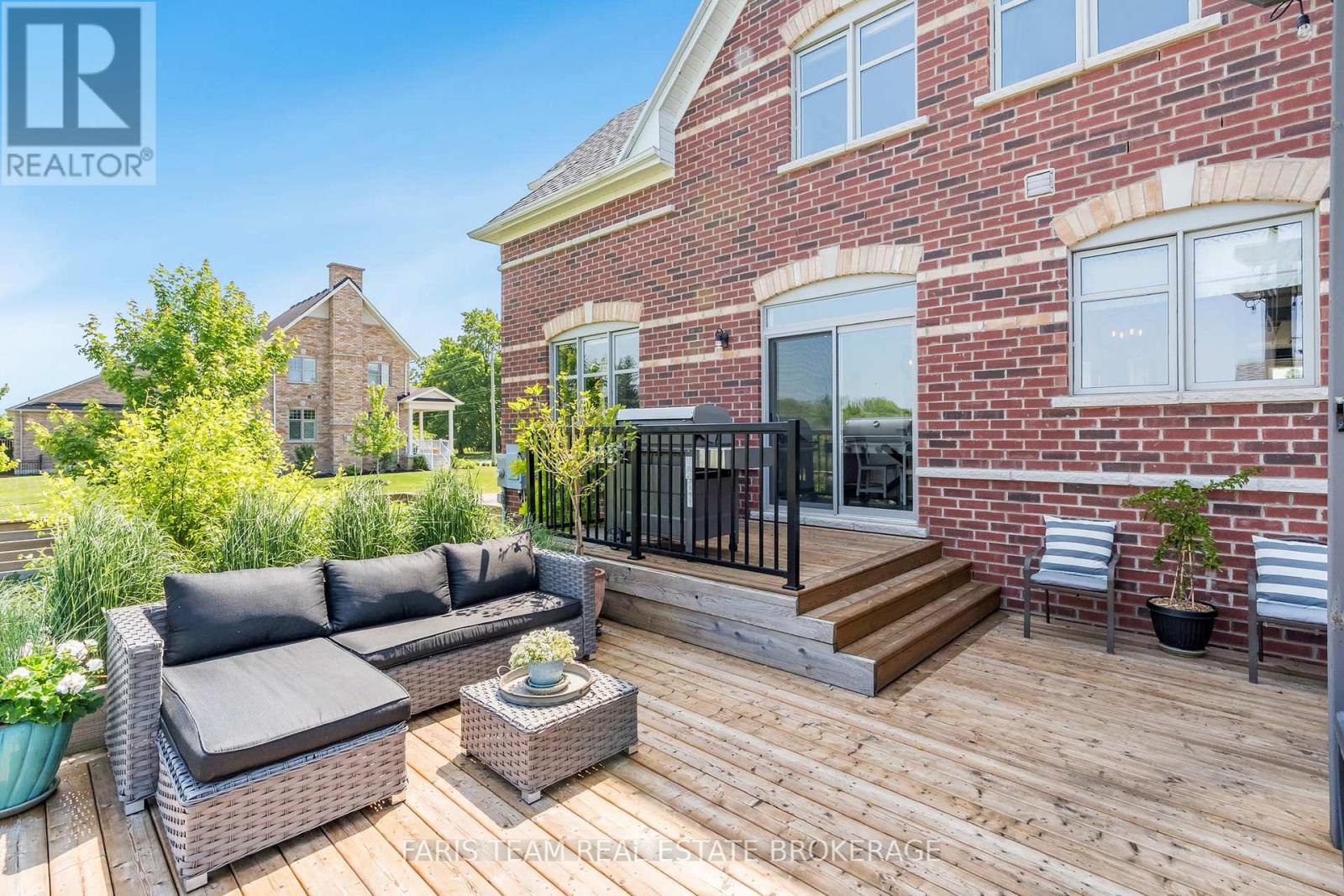 Photo 28 of 38 Nelson Street, Clearview ON