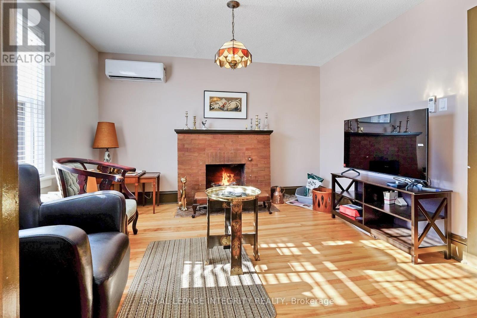 Photo 12 of 1 1031 Carling Avenue, Ottawa ON