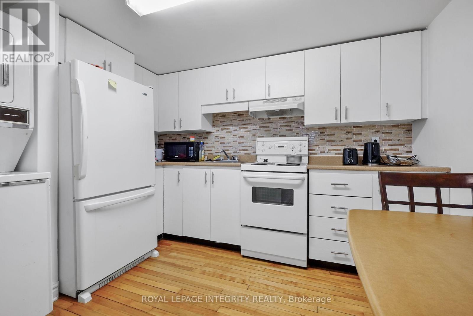 Photo 20 of 1 1031 Carling Avenue, Ottawa ON