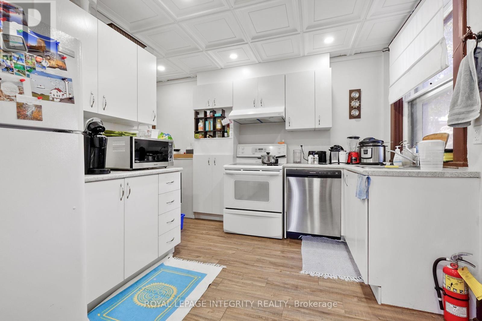 Photo 33 of 1 1031 Carling Avenue, Ottawa ON
