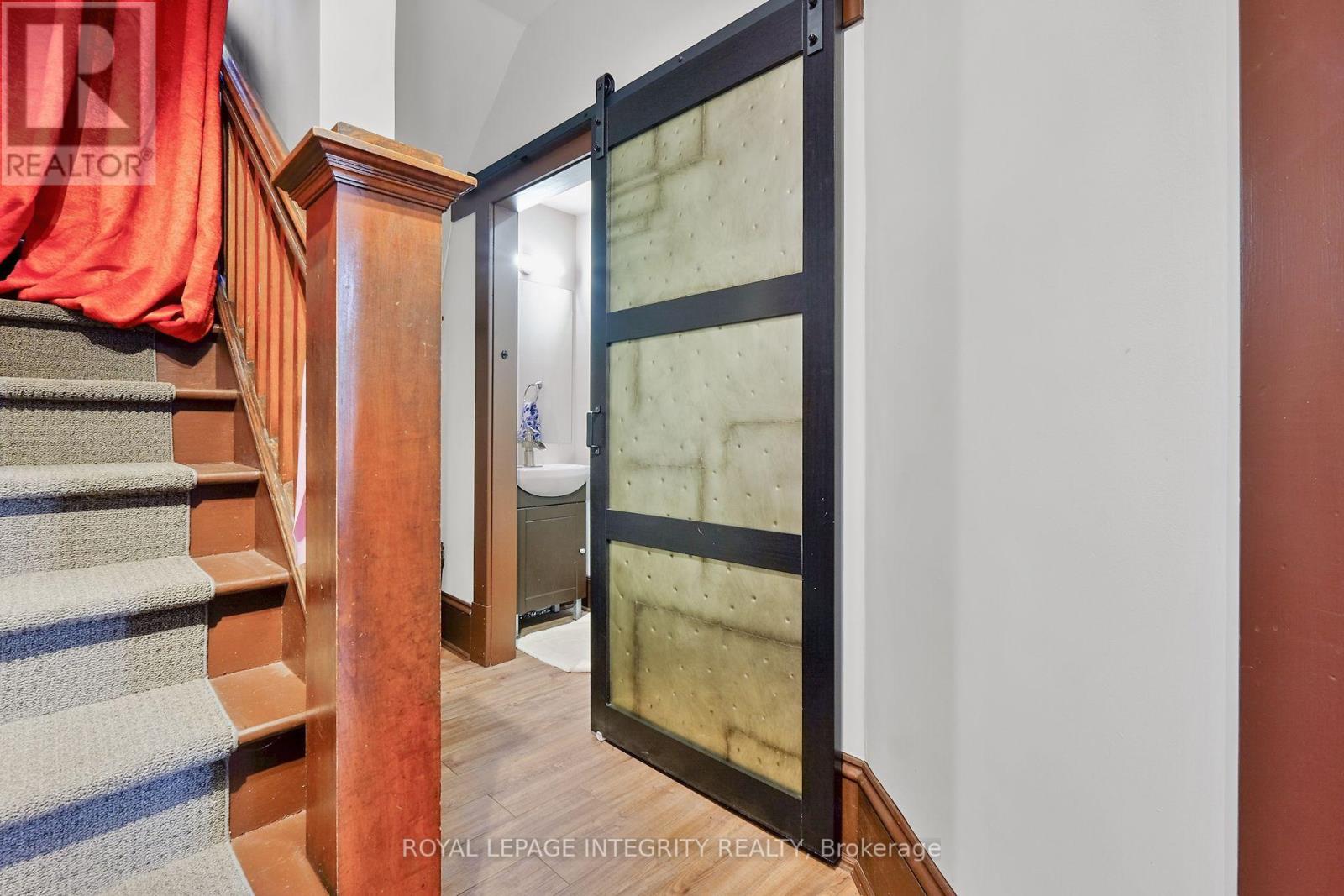 Photo 34 of 1 1031 Carling Avenue, Ottawa ON