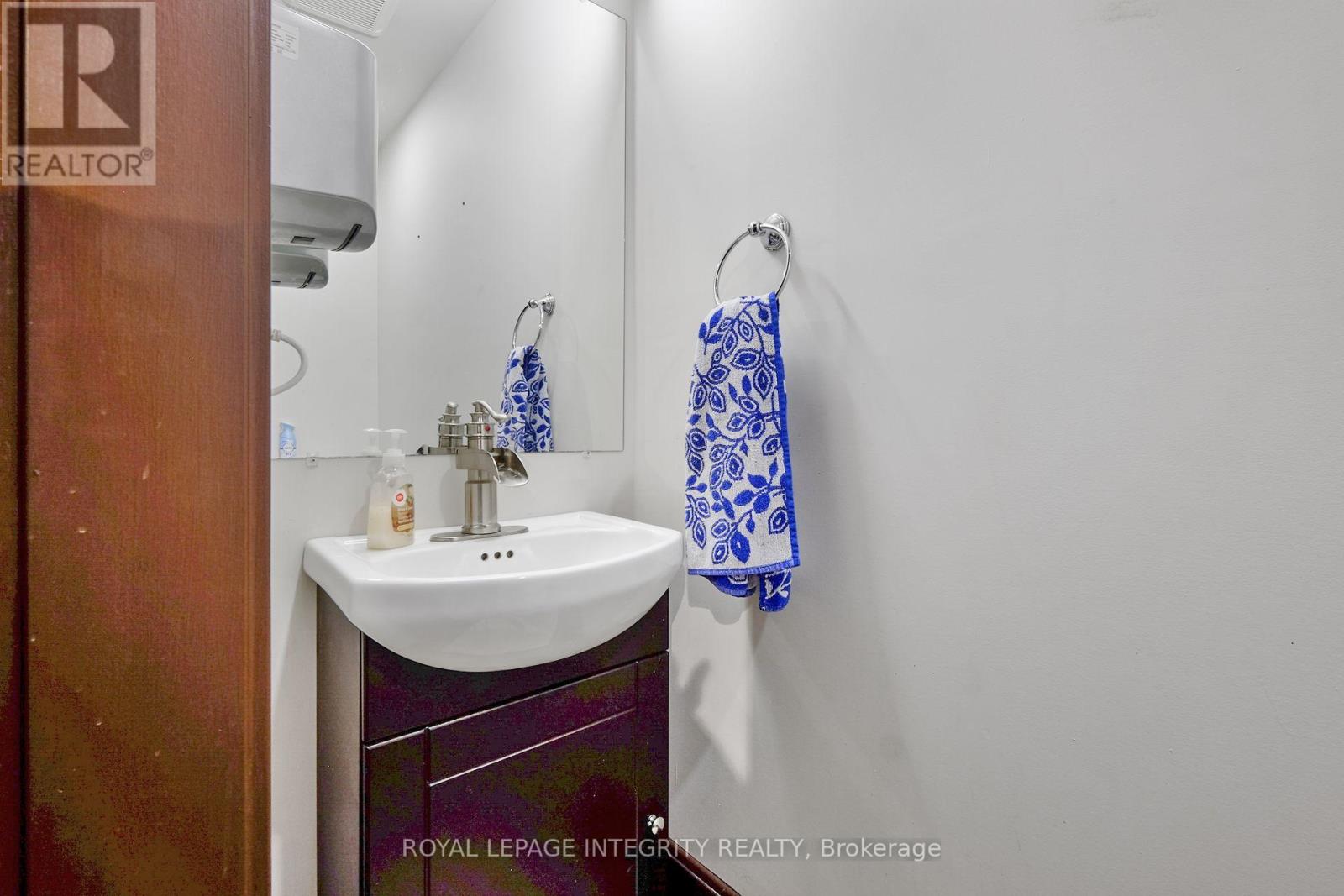 Photo 35 of 1 1031 Carling Avenue, Ottawa ON