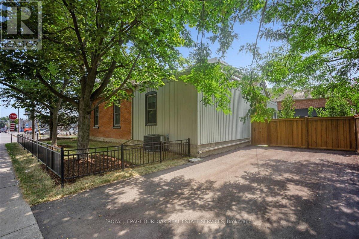 Photo 12 of 524 Locust Street, Burlington ON