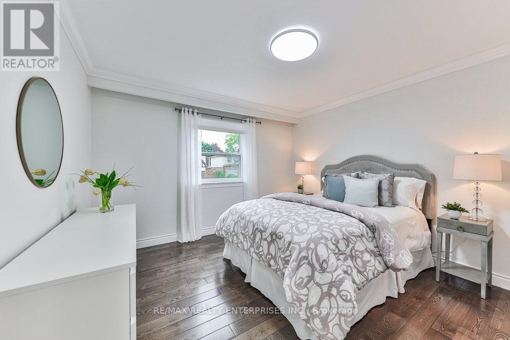 Photo 10 of 291 Antigua Road, Mississauga ON