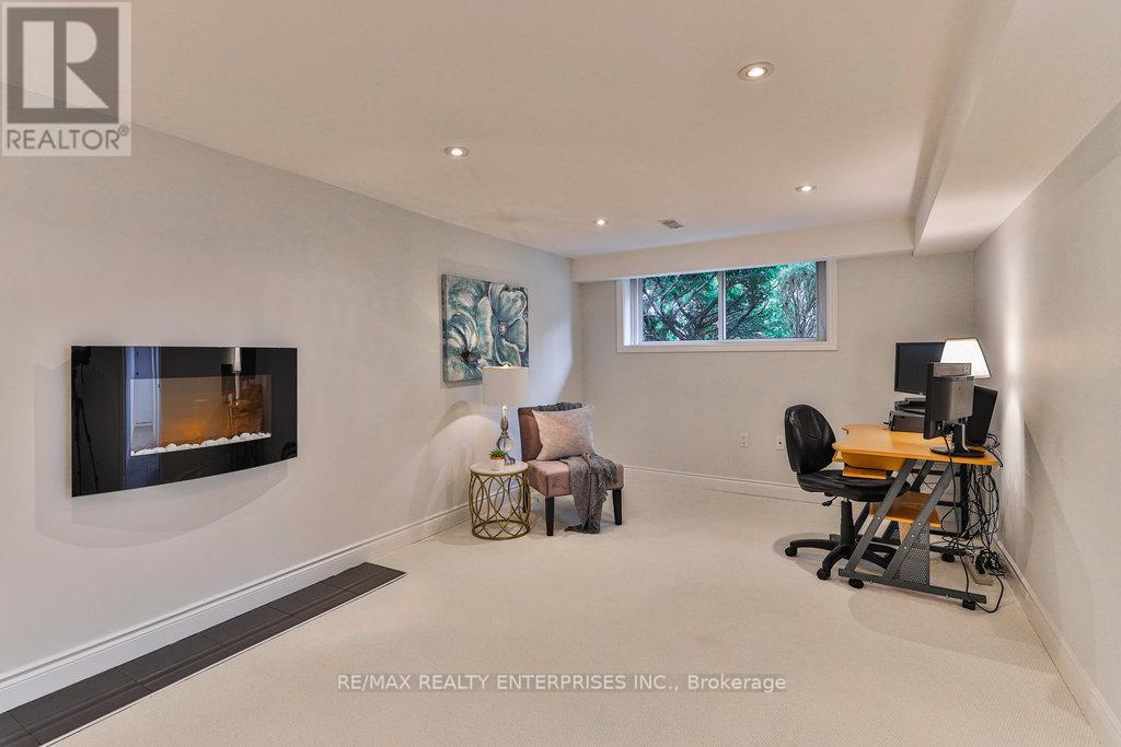 Photo 11 of 291 Antigua Road, Mississauga ON