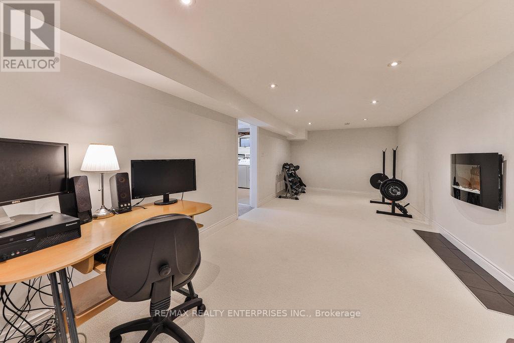 Photo 6 of 291 Antigua Road, Mississauga ON