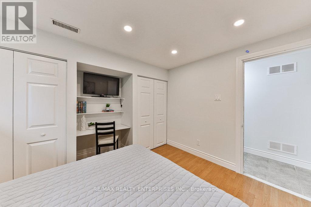 Photo 5 of 291 Antigua Road, Mississauga ON