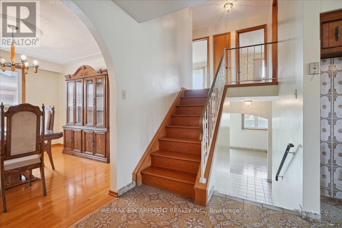 Photo 10 of 100 Taymall Street, Hamilton ON