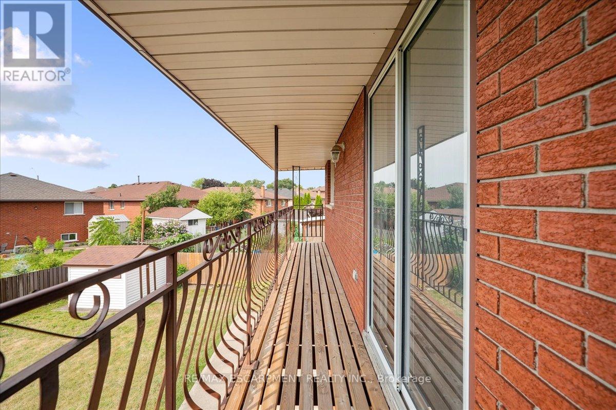 Photo 3 of 100 Taymall Street, Hamilton ON