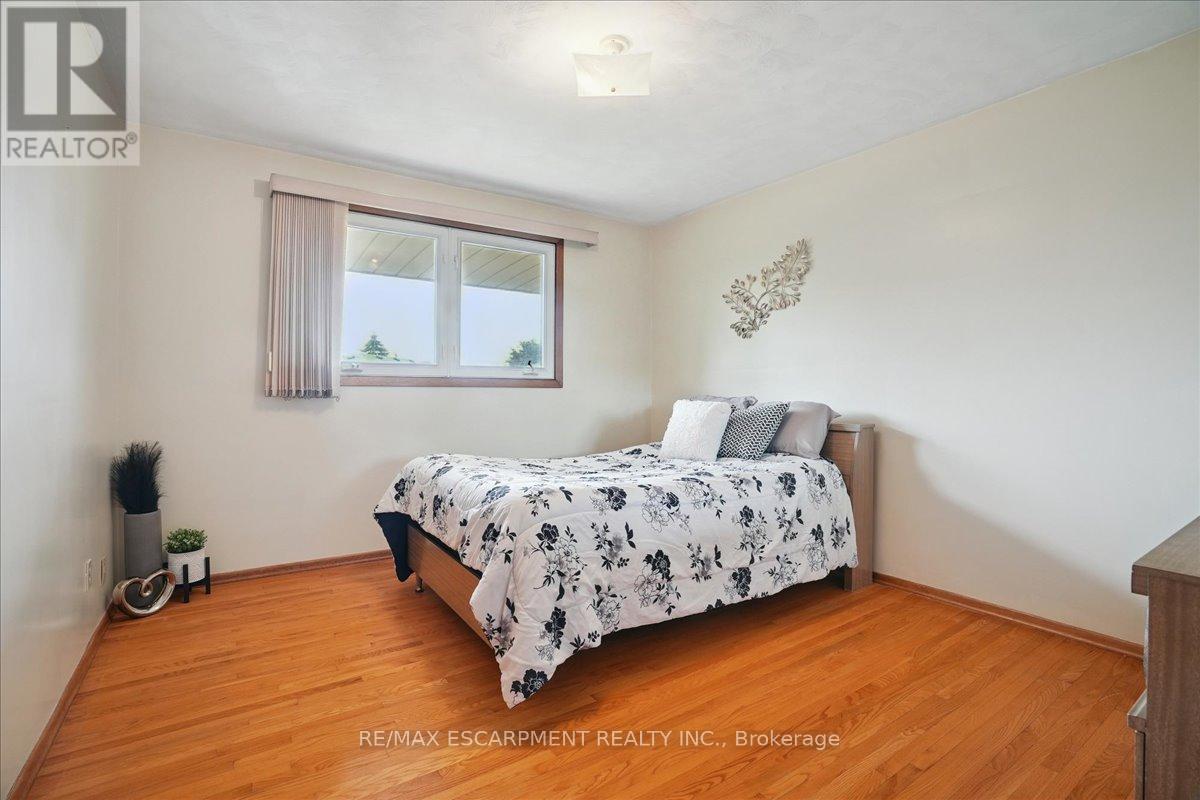 Photo 33 of 100 Taymall Street, Hamilton ON